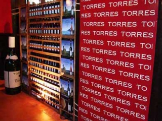 Expositor de productos Torres